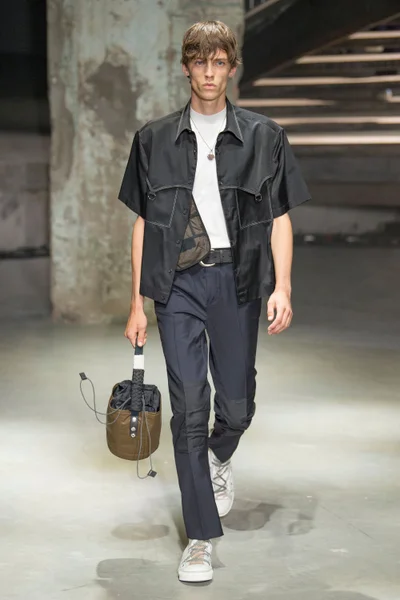 Look 15